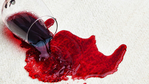 rotwein-auf-teppich-30420677-fo-gina-sanders
