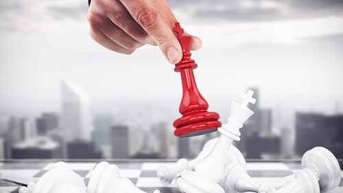 hand-schachfiguren-99622339-fo-alphaspirit