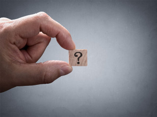 kleines-fragezeichen-in-fingern-100863866-fo-brian-jackson