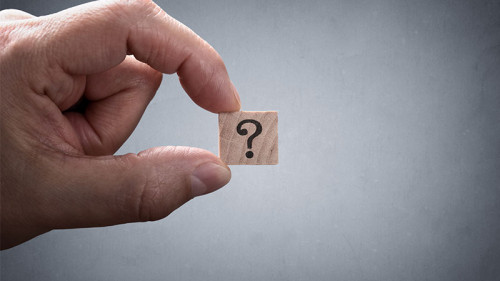 kleines-fragezeichen-in-fingern-100863866-fo-brian-jackson