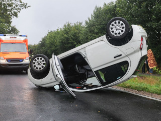 kfz-kopfstand-69211845-fo-benjaminnolte