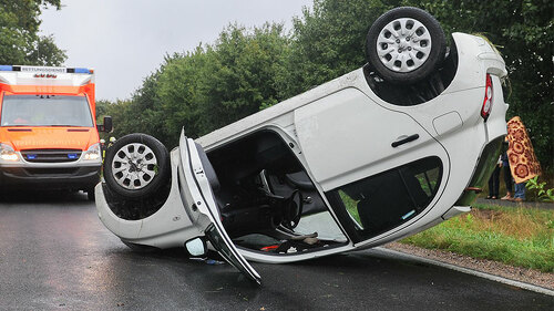 kfz-kopfstand-69211845-fo-benjaminnolte