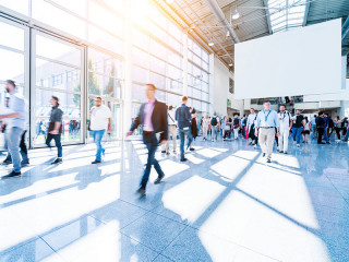 messe-menschen-121804582-fo-davis