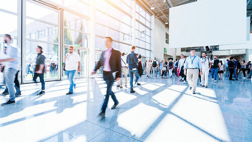 messe-menschen-121804582-fo-davis