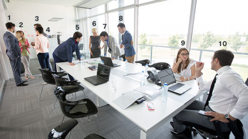 buero-belegschaft-120889036-fo-igor-mojzes