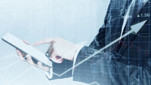 anzugtraeger-tablet-graph-122648502-fo-peshkov