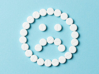 pillen-gesicht-traurig-118425356-fo-kenishirotie