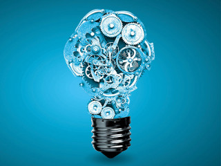 gluehbirne-aus-zahnraedern-73090253-fo-sergey-nivens