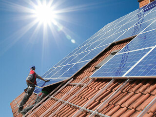 photovoltaik-montage-21965224-fo-simon-kraus