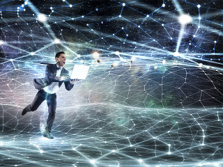 anzugtraeger-laptop-cybersapce-123398413-fo-sergey-nivens