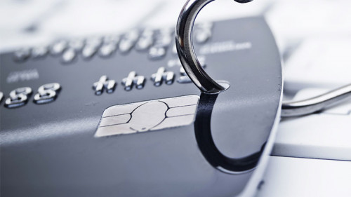 kreditkarte-angelhaken-91529884-fo-weerapat1003