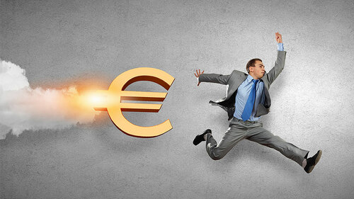 anzugtraeger-euro-rakete-88337561-fo-sergey-nivens