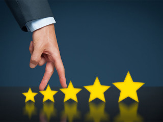 hand-auf-sternen-109501626-fo-jakub-jirsak