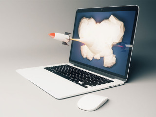 laptop-rakete-111950606-fo-peshkov