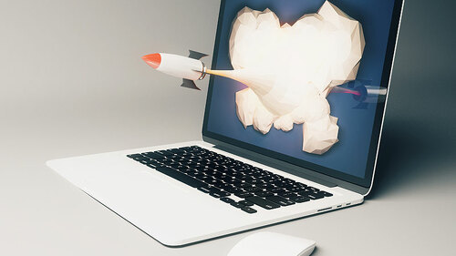 laptop-rakete-111950606-fo-peshkov