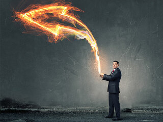 anzugtraeger-handy-feuerpfeil-116507600-fo-sergey-nivens