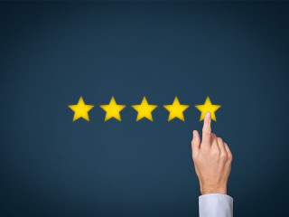 fuenf-sterne-hand-88687501-fo-jakub-jirsak