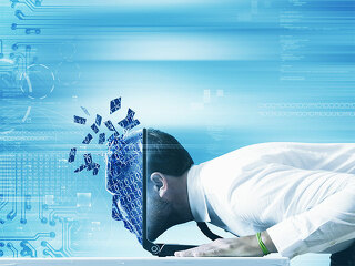 anzugtraeger-in-bildschirm-44626264-fo-alphaspirit