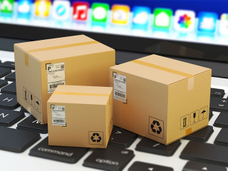 pakete-auf-laptop-86205512-fo-cybrain