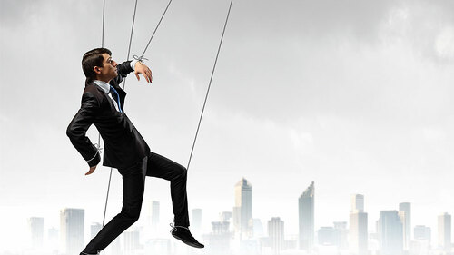 anzugtraeger-an-faeden-50092315-fo-sergey-nivens