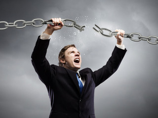 Anyugtraeger-sprengt-Ketten-68122478-FO-Sergey-Nivens