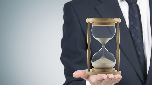 Anzugtraeger-Sanduhr-105134349-FO-denisismagilov