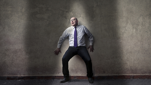 Anzugtraeger-Angst-vor-Schatten-80543245-FO-olly