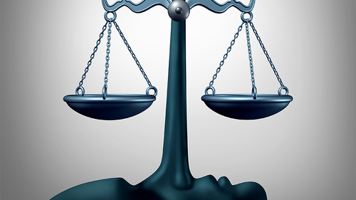 Waage-an-langer-Nase-94413465-FO-freshidea