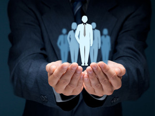 Anzugtraeger-stilisierte-Mitarbeiter-118056440-FO-Jakub-Jirsák