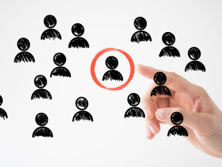 Hand-Koepfe-eingekreist-109023594-FO-vege