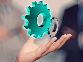 Hand-Zahnraeder-71553932-FO-everythingpossible