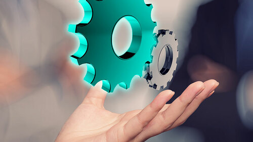 Hand-Zahnraeder-71553932-FO-everythingpossible