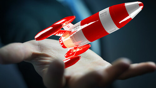 Anzugtraeger-Rekete-in-Hand-150149512-FO-sdecoret