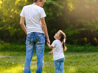 Vater-und-Tochter-152126549-FO-Angelov