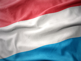 Luxembourg-Flagge-127004956-FO-luzitanija