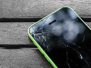 Smartphone-Bildschirm-gesprungen-132100184-FO-Piyawan