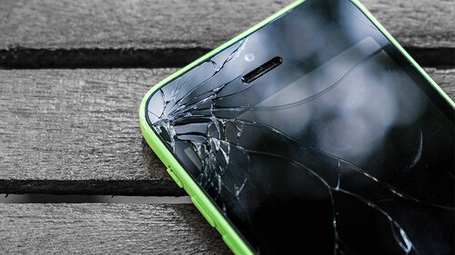 Smartphone-Bildschirm-gesprungen-132100184-FO-Piyawan