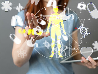 Frau-Tablet-Koerper-stilisiert-152478224-FO-vege