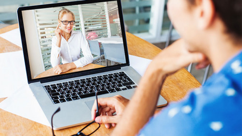 Mann-Frau-skypen-123978426-FO-Mila-Supynska