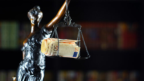 Iustitia-Fuenfzig-Euro-Scheine-141155346-FO-Vsl