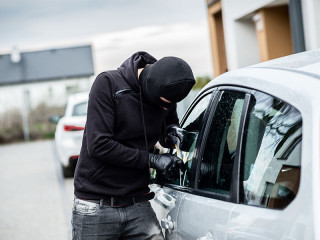 Autodieb-Brechstange-110396007-FO-Daniel-Jędzura