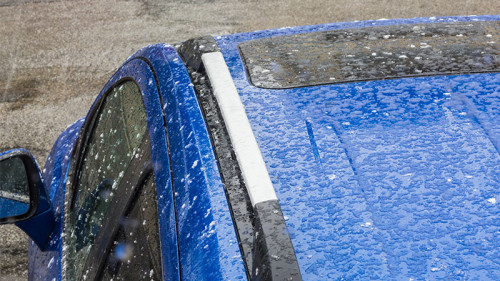 Hagel-auf-Autodach-121577443-FO-JFsPic