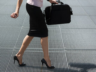 Frau-Heels-Gitterrost-46061836-FO-diego-cervo