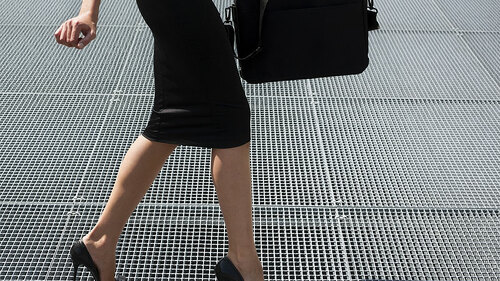 Frau-Heels-Gitterrost-46061836-FO-diego-cervo