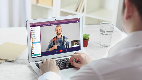 Mann-Laptop-Handwerker-155509060-FO-Africa-Studio