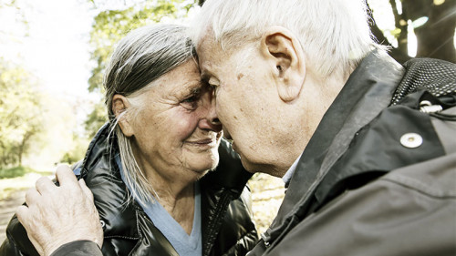 Senioren-Paar-93845634-FO-bilderstoeckchen