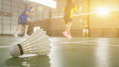 Badminton.Zwei-gegen-Zwei-141280692-FO-asawinklabma