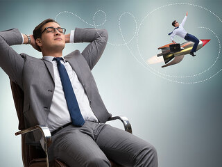 Anzugtraeger-traeumt-von-Start-up-142841542-FO-Elnur