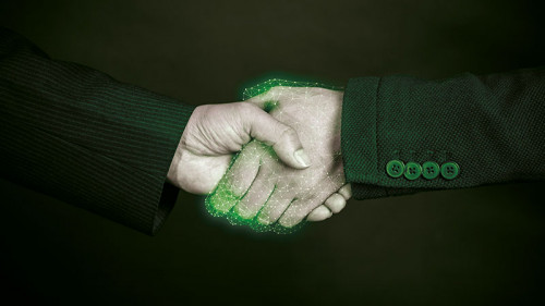 Digitaler-Handschlag-138906161-FO-liuzishan