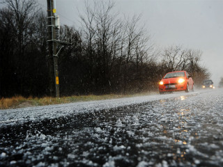 Straße-Hagel-Auto-100231047-FO-Uzfoto